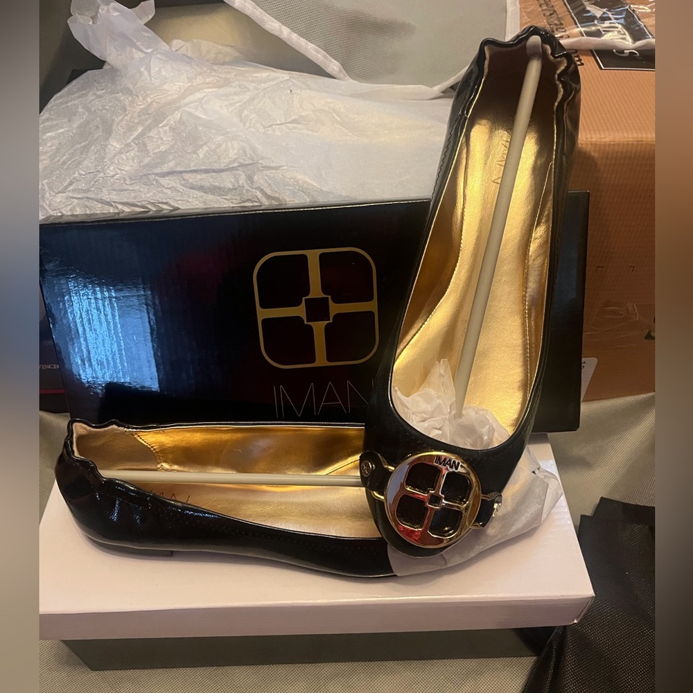 Iman Black Patent Ballet Flats Signature Gold Logo Sz 8W